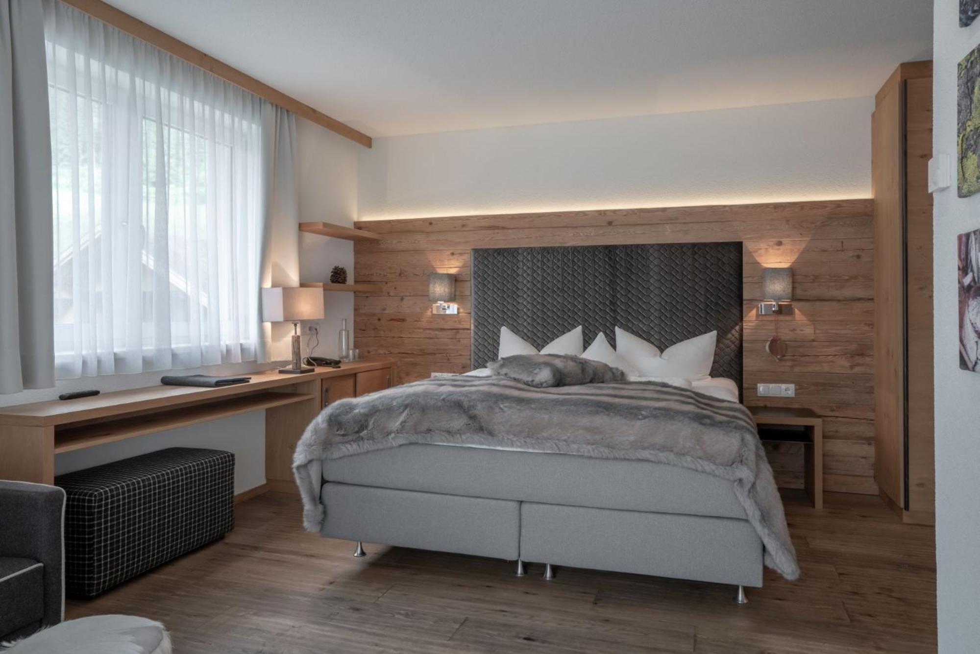 Post Hotel Paznaun Зее Екстериор снимка