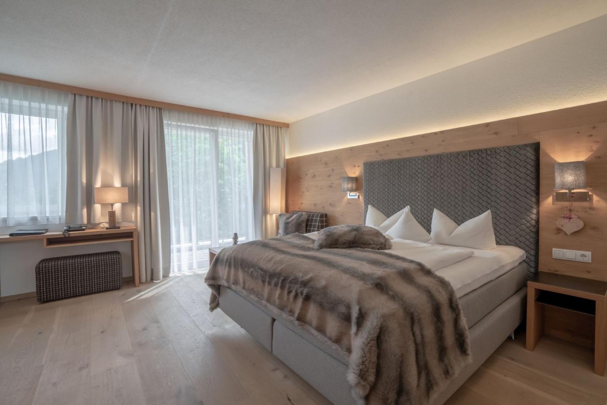 Post Hotel Paznaun Зее Екстериор снимка
